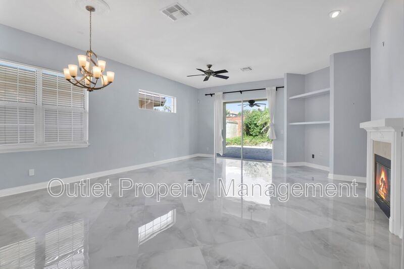 10842 Woodchase Cir - Photo 6 of 43