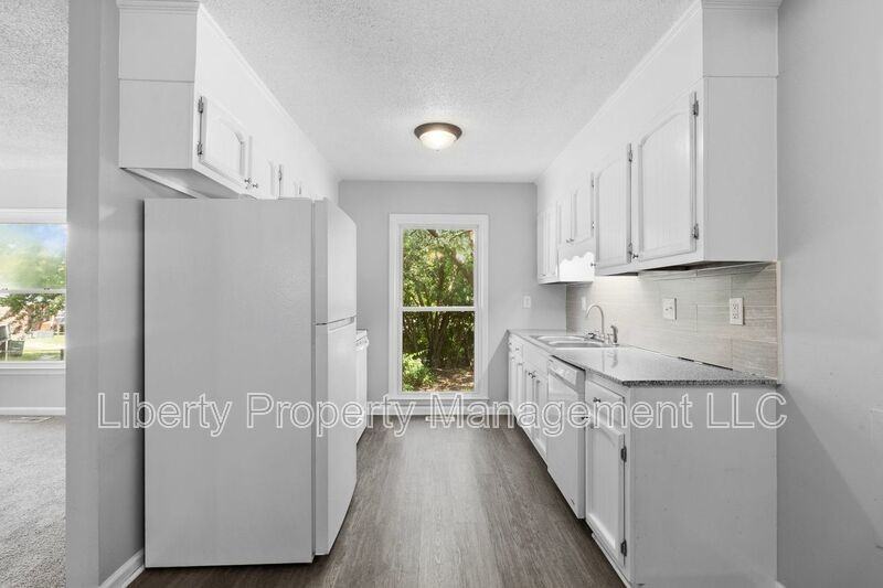 512 Nottingham Dr - Photo 6 of 15