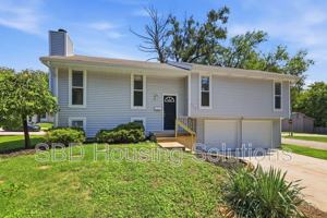 featured image of 512 Ne Weather Vane St