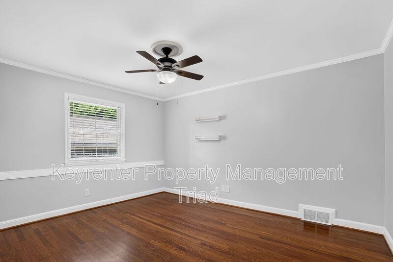 2408 Hawthorne St - Photo 4 of 36