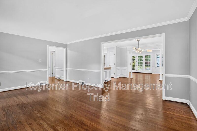 2408 Hawthorne St - Photo 5 of 36