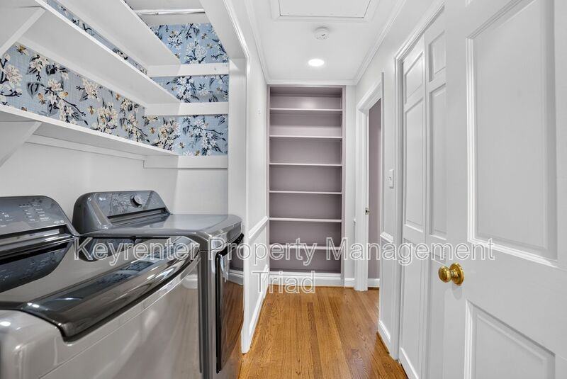 2408 Hawthorne St - Photo 7 of 36