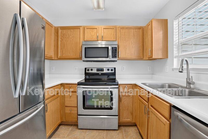 104 Tannenbaum Cir - Photo 3 of 24