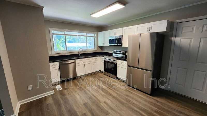 1664 Barrett Dr Nw - Photo 2 of 9