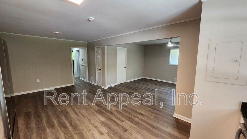 1664 Barrett Dr Nw - Photo 3 of 9