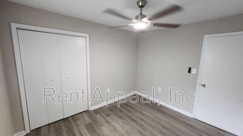 1664 Barrett Dr Nw - Photo 6 of 9