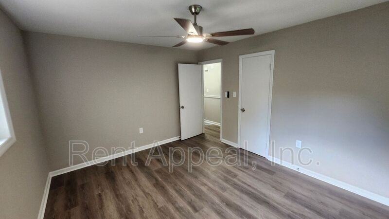 1664 Barrett Dr Nw - Photo 7 of 9