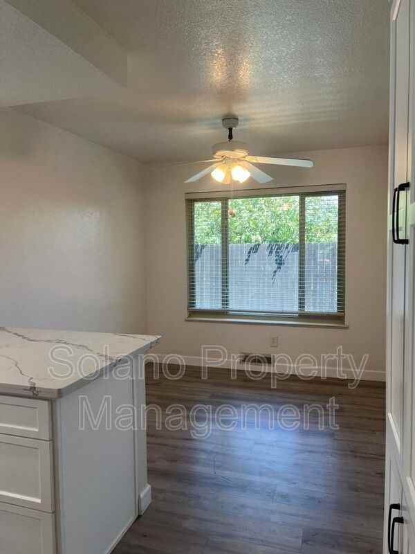 142 Hillview Dr - Photo 4 of 50