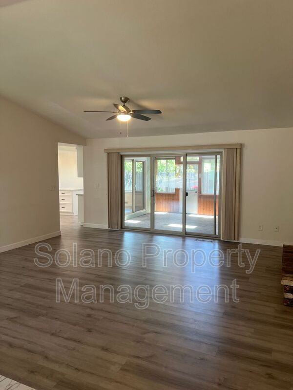 142 Hillview Dr - Photo 5 of 50
