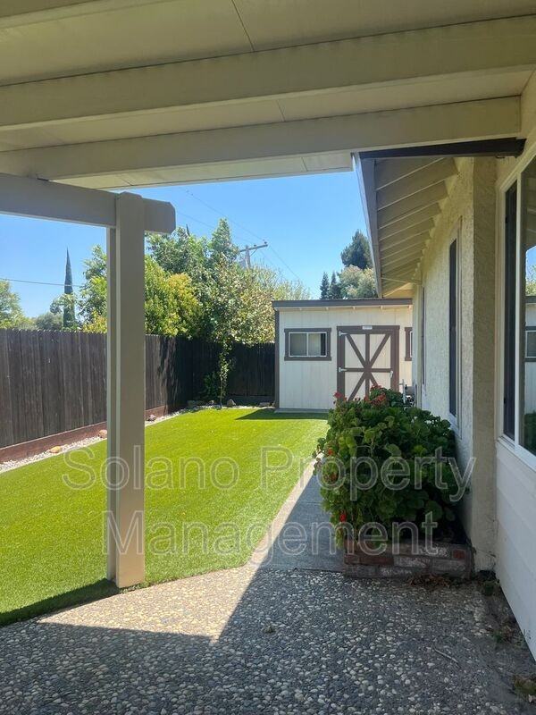 142 Hillview Dr - Photo 7 of 50