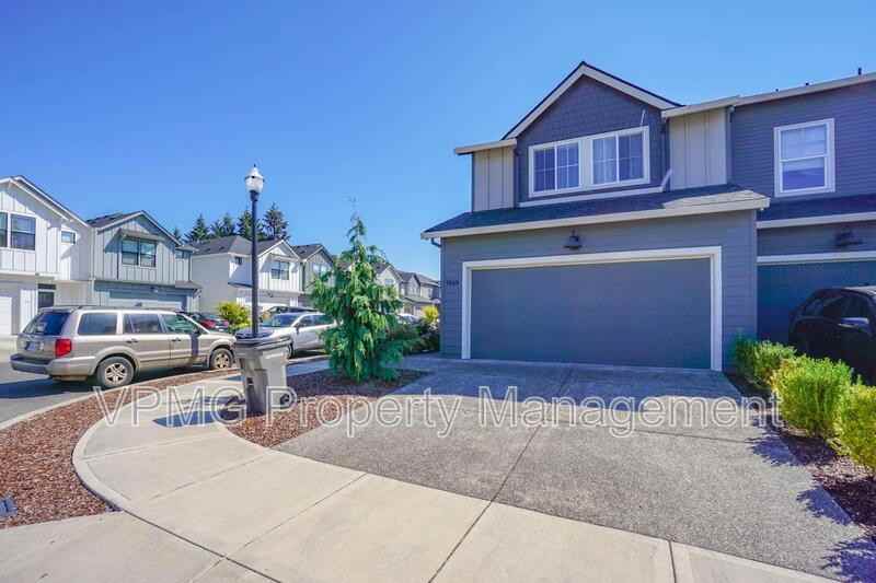 7049 Ne 4th Ct - Photo 2 of 34