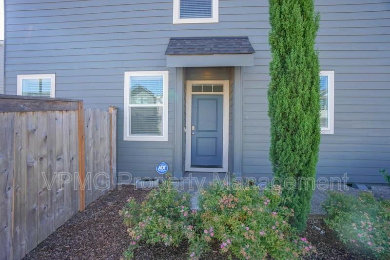 7049 Ne 4th Ct - Photo 4 of 34