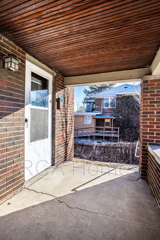 1048 E Bradbury Ave - Photo 4 of 35