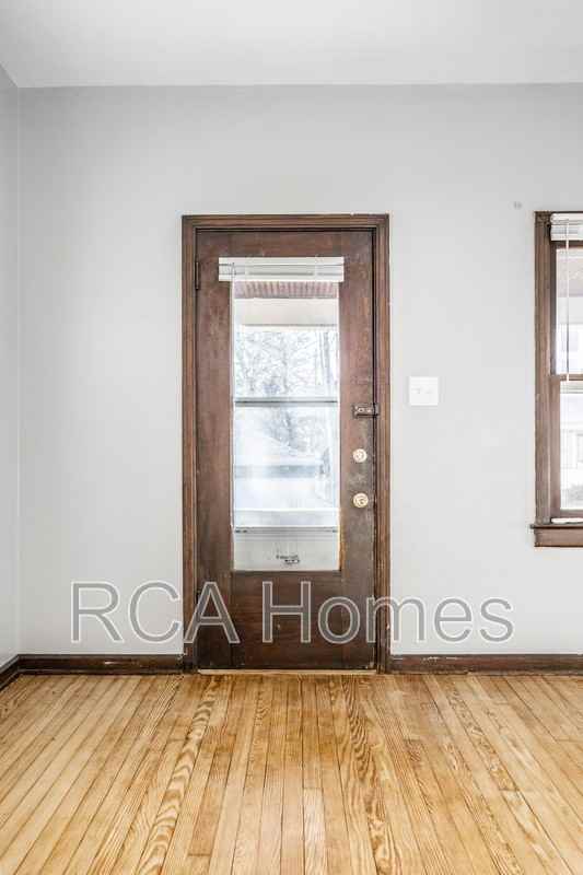 1048 E Bradbury Ave - Photo 6 of 35