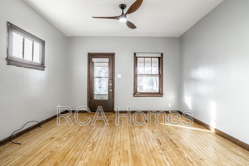 1048 E Bradbury Ave - Photo 7 of 35