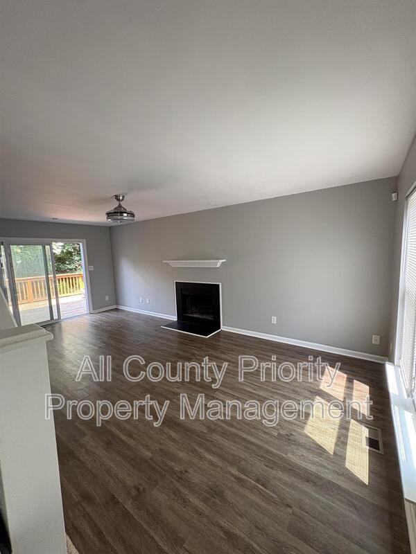 4220 Loch Harbour Ln #4220 - Photo 4 of 14