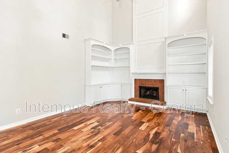 3963 Lullwater Main Nw - Photo 4 of 20