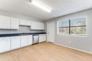 2409 W Magnolia St - Photo 1 of 1