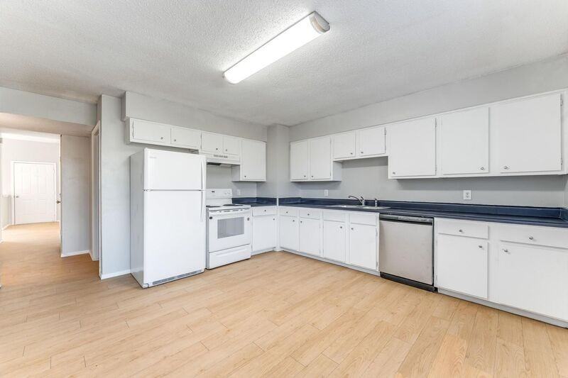 2409 W Magnolia St - Photo 2 of 18