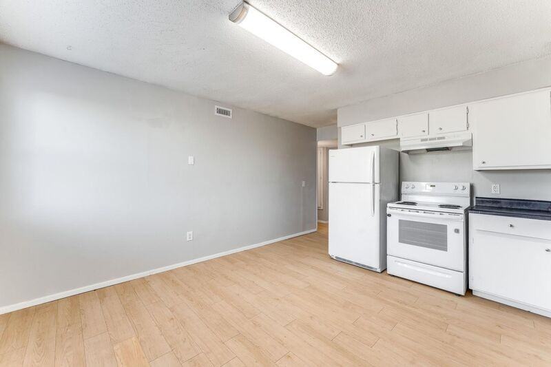 2409 W Magnolia St - Photo 4 of 18