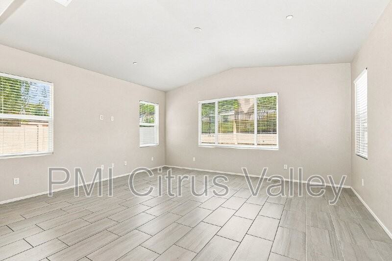 24613 Round Meadow Dr - Photo 2 of 20