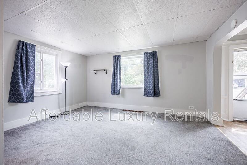 77 State St #1 - Photo 4 of 14