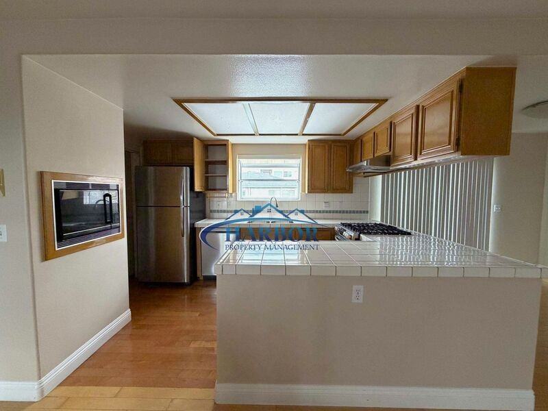 1258 W 25th St #2 - Photo 5 of 17