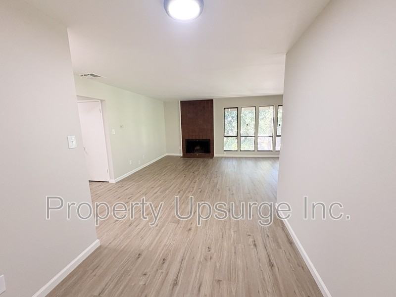 2405 Sunny Ln - Photo 3 of 24