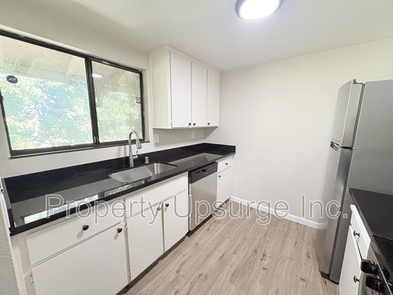 2405 Sunny Ln - Photo 5 of 24