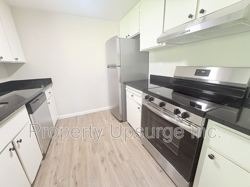 2405 Sunny Ln - Photo 6 of 24
