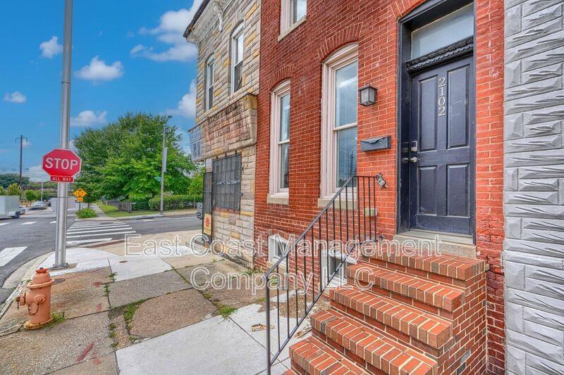 2102 E Biddle St - Photo 4 of 31