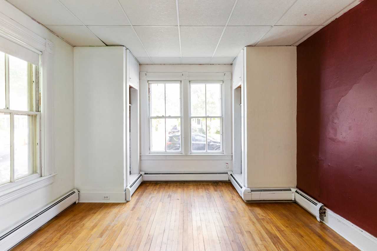 55 Loomis Street #B - Photo 6 of 10