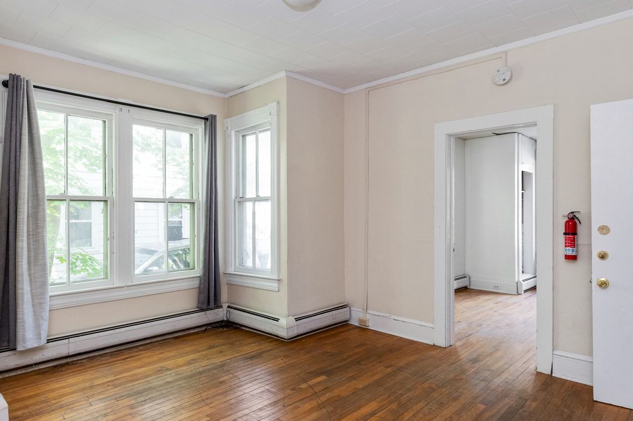 55 Loomis Street #B - Photo 4 of 10
