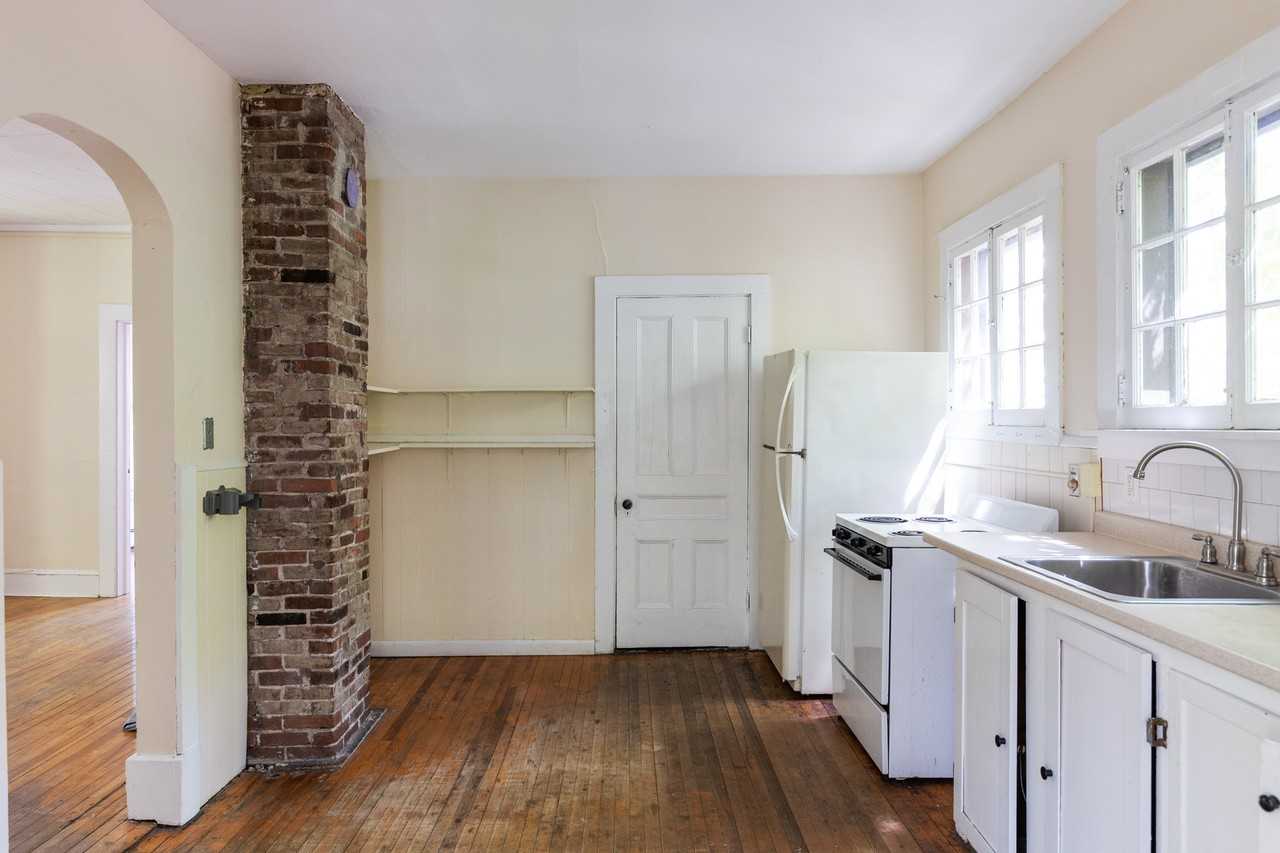 55 Loomis Street #B - Photo 3 of 10
