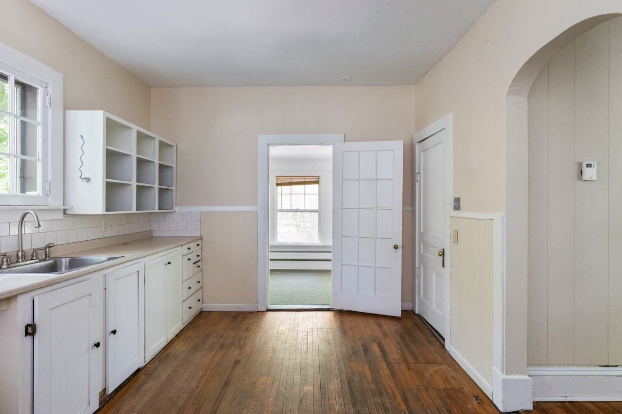 55 Loomis Street #B - Photo 2 of 10