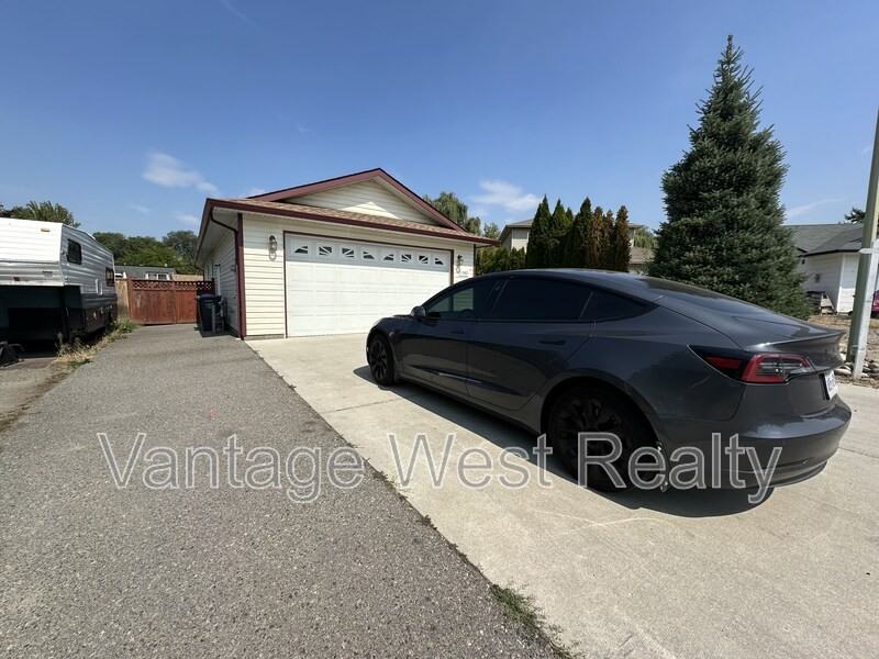 1160 Kneller Crt - Photo 2 of 29