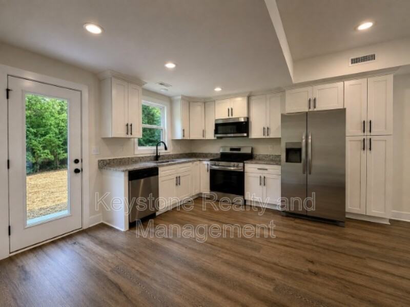 925 Ford St - Photo 3 of 17