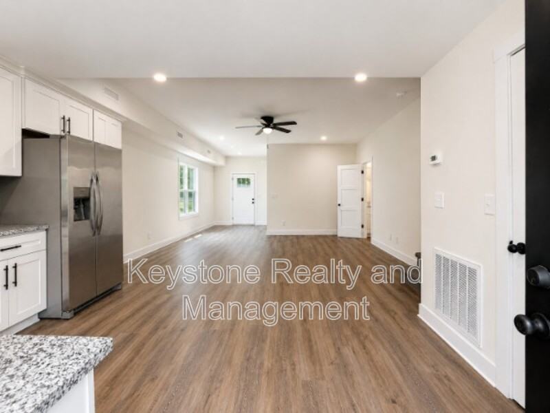 925 Ford St - Photo 4 of 17