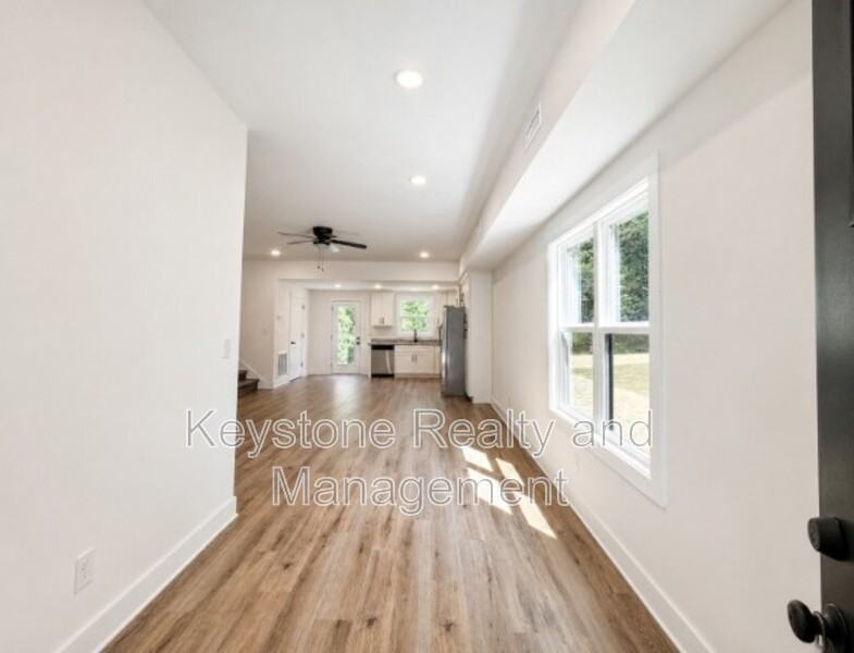 925 Ford St - Photo 5 of 17