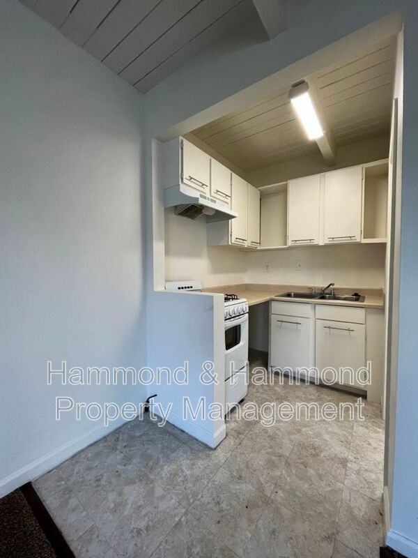 911 Ventura Ave #7 - Photo 4 of 12