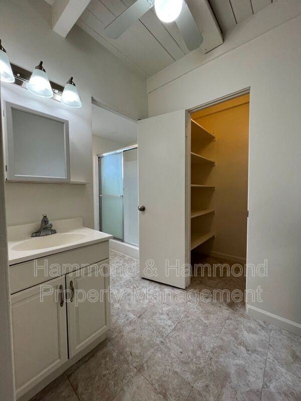 911 Ventura Ave #7 - Photo 6 of 12