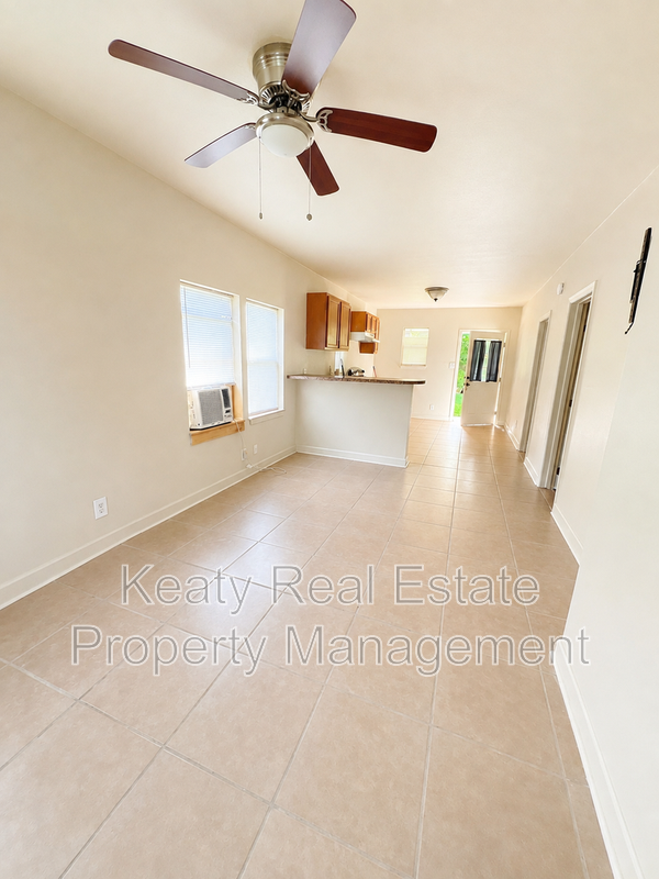 801 S East St - Photo 4 of 11