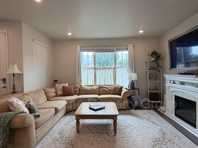 5117 Buckwheat Rd - Photo 3 of 10