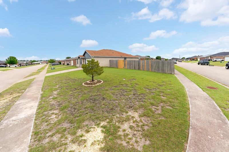 3202 Tom Lockett Dr - Photo 4 of 15