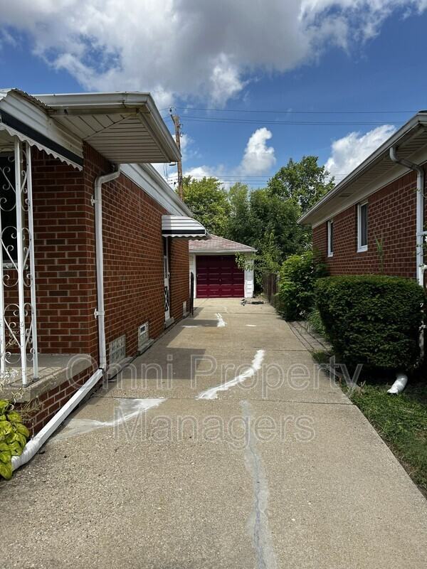 19431 Stephens Dr - Photo 4 of 39