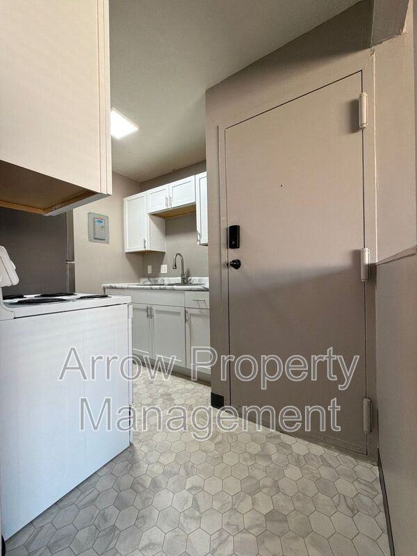 1215 E St - Photo 2 of 23
