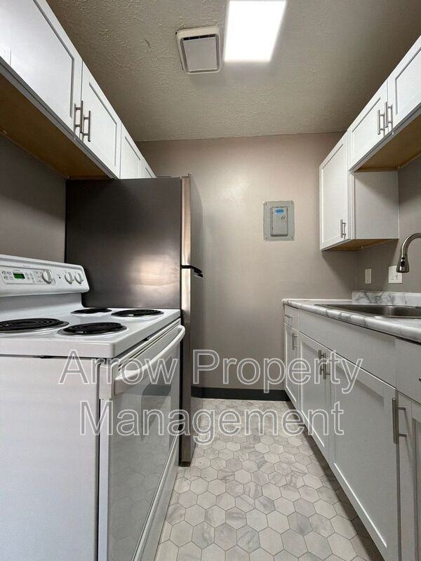 1215 E St - Photo 3 of 23