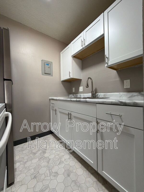 1215 E St - Photo 4 of 23
