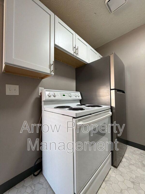 1215 E St - Photo 5 of 23