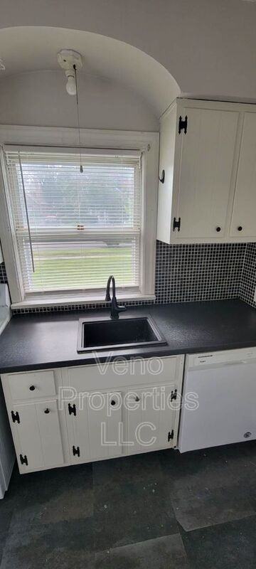 186 Winthrop Ave - Photo 3 of 30